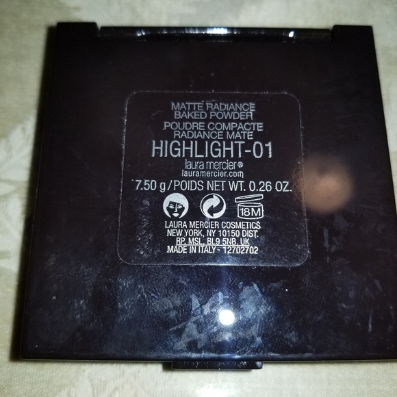 LAURA MERCIER MATTE RADIENCE BAKED POWDER - Picture 3 of 3